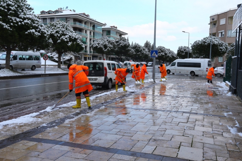 Büyükşehir'den karla mücadele