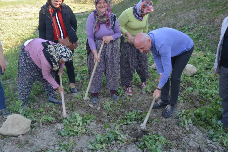 Çalışkan Başkan, 2 günde 433 hanenin kapısını çaldı