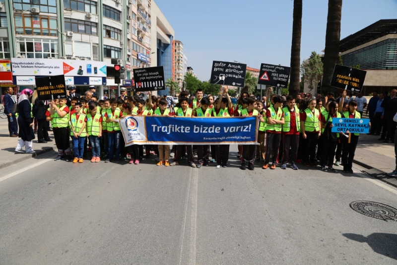 En renkli Karayolu Güvenliği ve Trafik Haftası