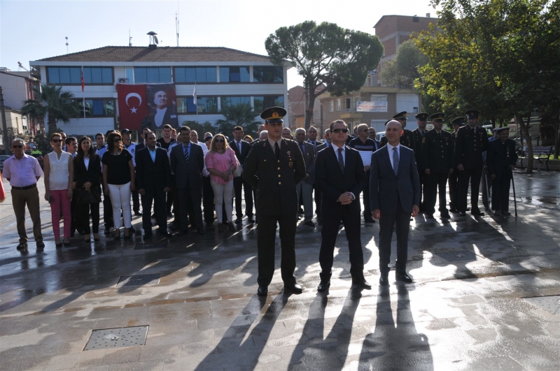 GAZİLER GÜNÜ ÇELENK SUNUMUYLA KUTLANDI