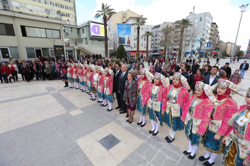 Kadınlar Ata'nın huzurunda