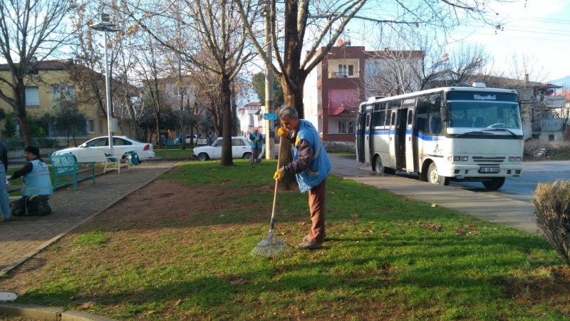 MERKEZEFENDİ’NİN PARKLARINDA KIŞ BAKIMI YAPILIYOR