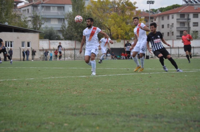 SARAYKÖYSPOR LİDERİ SALLADI AMA YIKAMADI