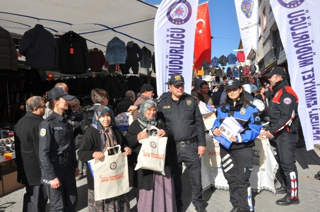 Tavas İlçe Emniyet Müdürlüğü Bez Çanta Dağıtımı!