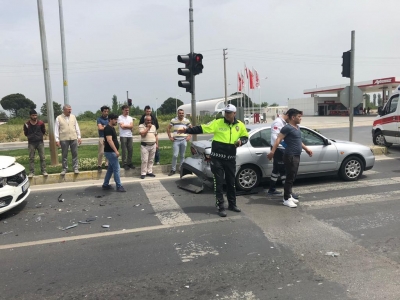 SANAYİ KAVŞAĞI'NDA ZİNCİRLEME KAZA 