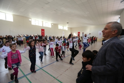 Başkan Zolan Halk Dansları kursiyerleriyle bir araya geldi