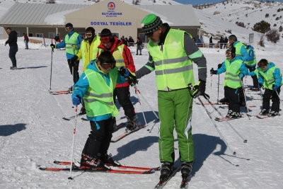 Büyükşehir'den ücretsiz kayak kursu