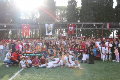 Sarayköyspor şölene dönüşen maçta 2-1 kazandı!