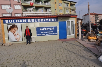 ÜNİTEDE DİNLENEN KADINLAR TEAHOME BİTKİ ÇAYLARINDAN İÇECEK